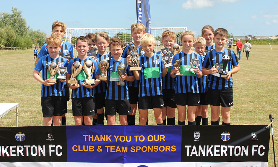 Under 11s Lions with their trophies